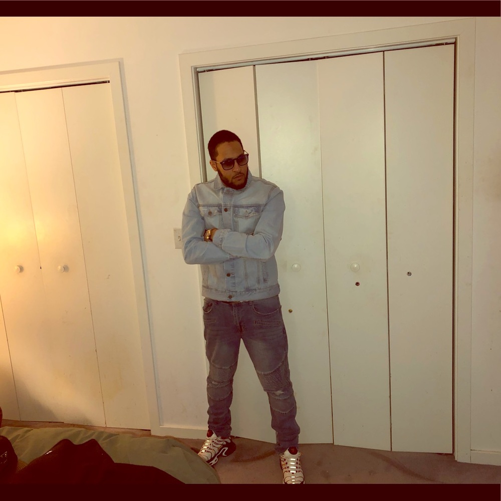 Up-and-coming artist through any modeling all jean